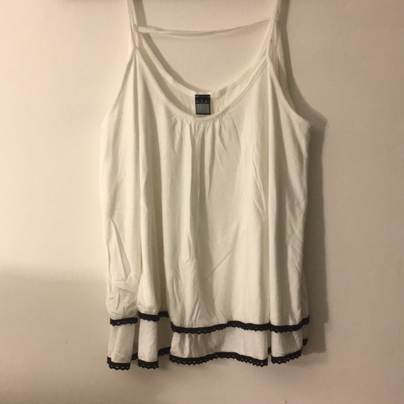 r.2.d. Tops - NWOT scallop edge ruffle tank